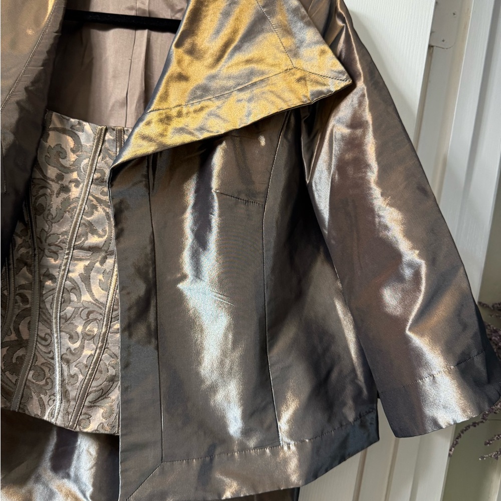 #333-9 Badgley Mischka 3 Pc Suit Bronze 8 skirt Straight, Jacket Open Front NWOT - Picture 4 of 16